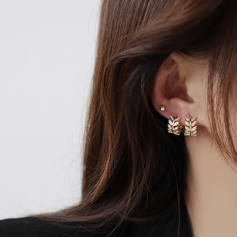 Anizw 1.3mm D Moissanite Earrings 925 Sterling Silver Mini Hoops 14k Gold Plated Cute Leaf Earring Studs for Women Trend Jewelry