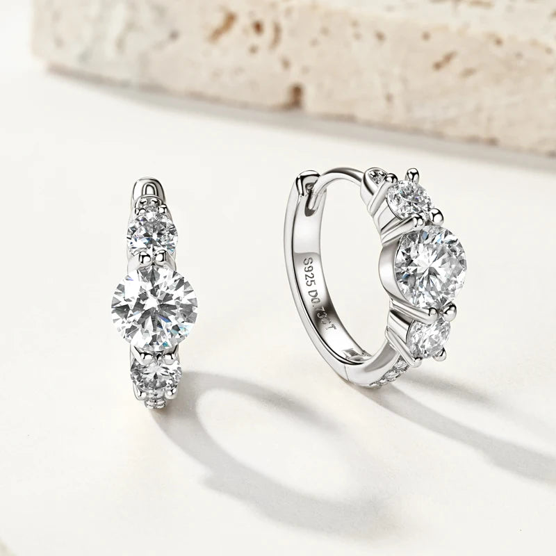 Anziw Classic 6.5mm&4mm&1.3mm D Moissanite 3-Stone Hoop Huggies Earrings 925 Silver Fine Jewelry Valentine's Day Gift for Women