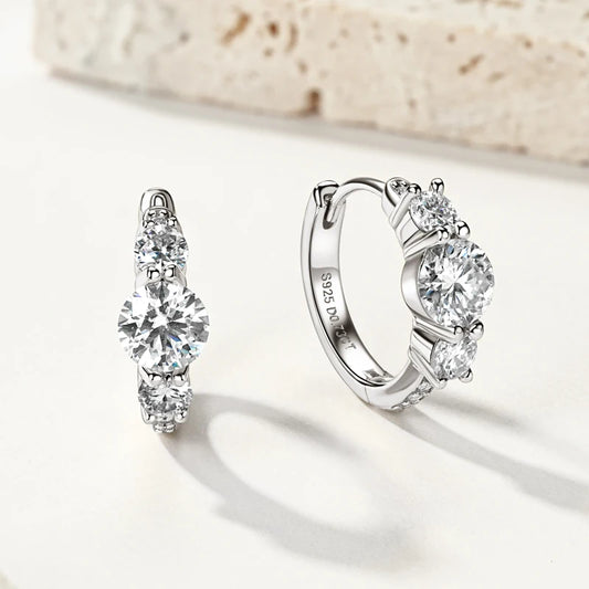 Anziw Classic 6.5mm&4mm&1.3mm D Moissanite 3-Stone Hoop Huggies Earrings 925 Silver Fine Jewelry Valentine's Day Gift for Women