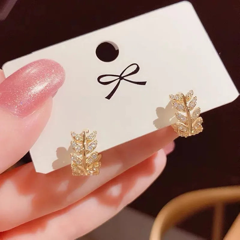 Anizw 1.3mm D Moissanite Earrings 925 Sterling Silver Mini Hoops 14k Gold Plated Cute Leaf Earring Studs for Women Trend Jewelry